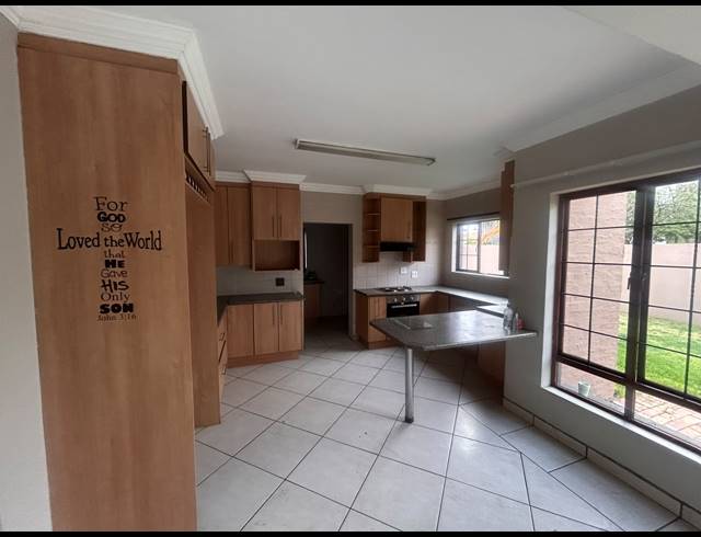 5 BEDROOM HOUSE FOR SALE IN VANDERBIJLPARK SE 8